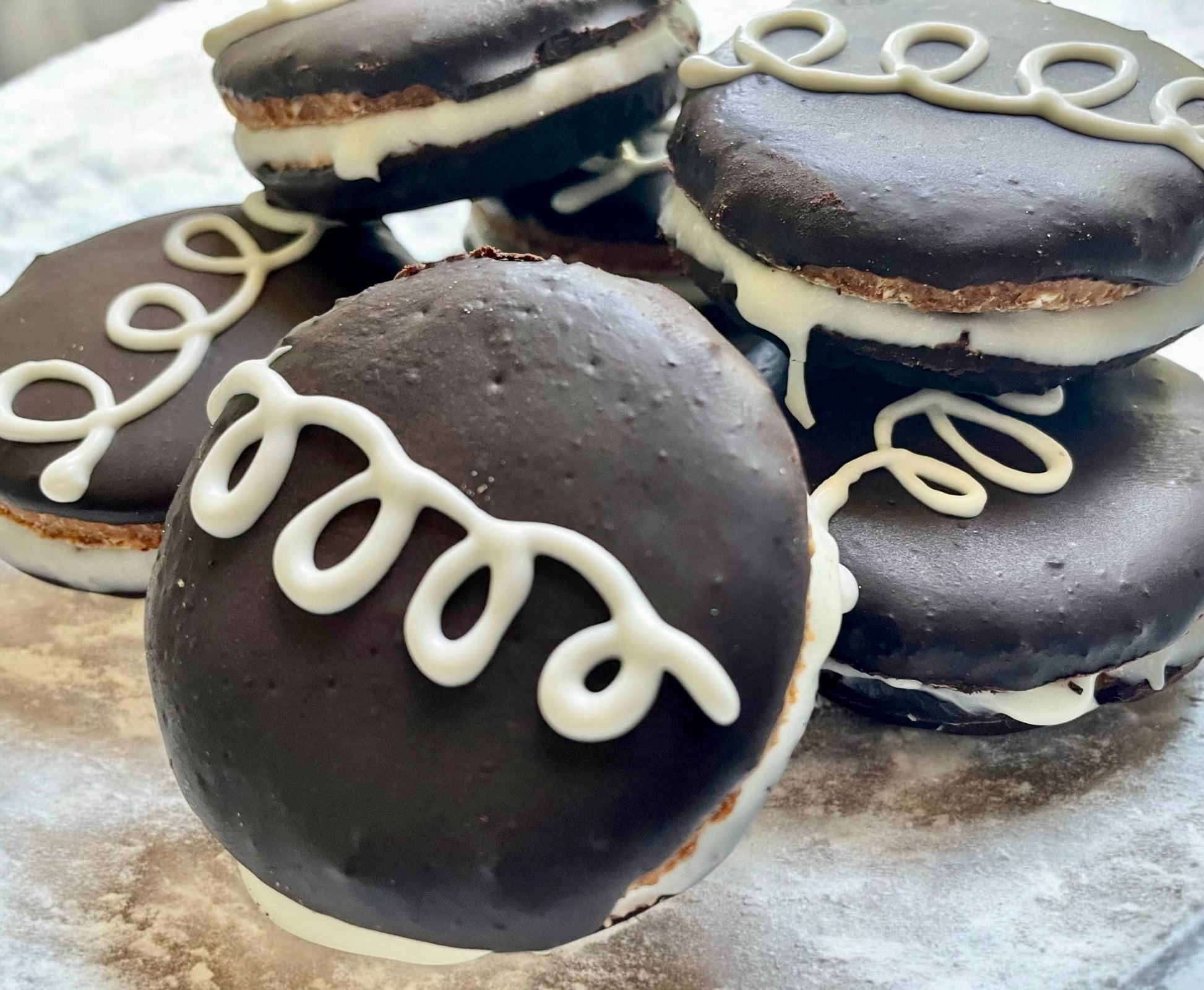 YumYum4DOGS - Woofie Pie Sandwich dog treat- Single - Doot's Pet LLC Collars For A Cause