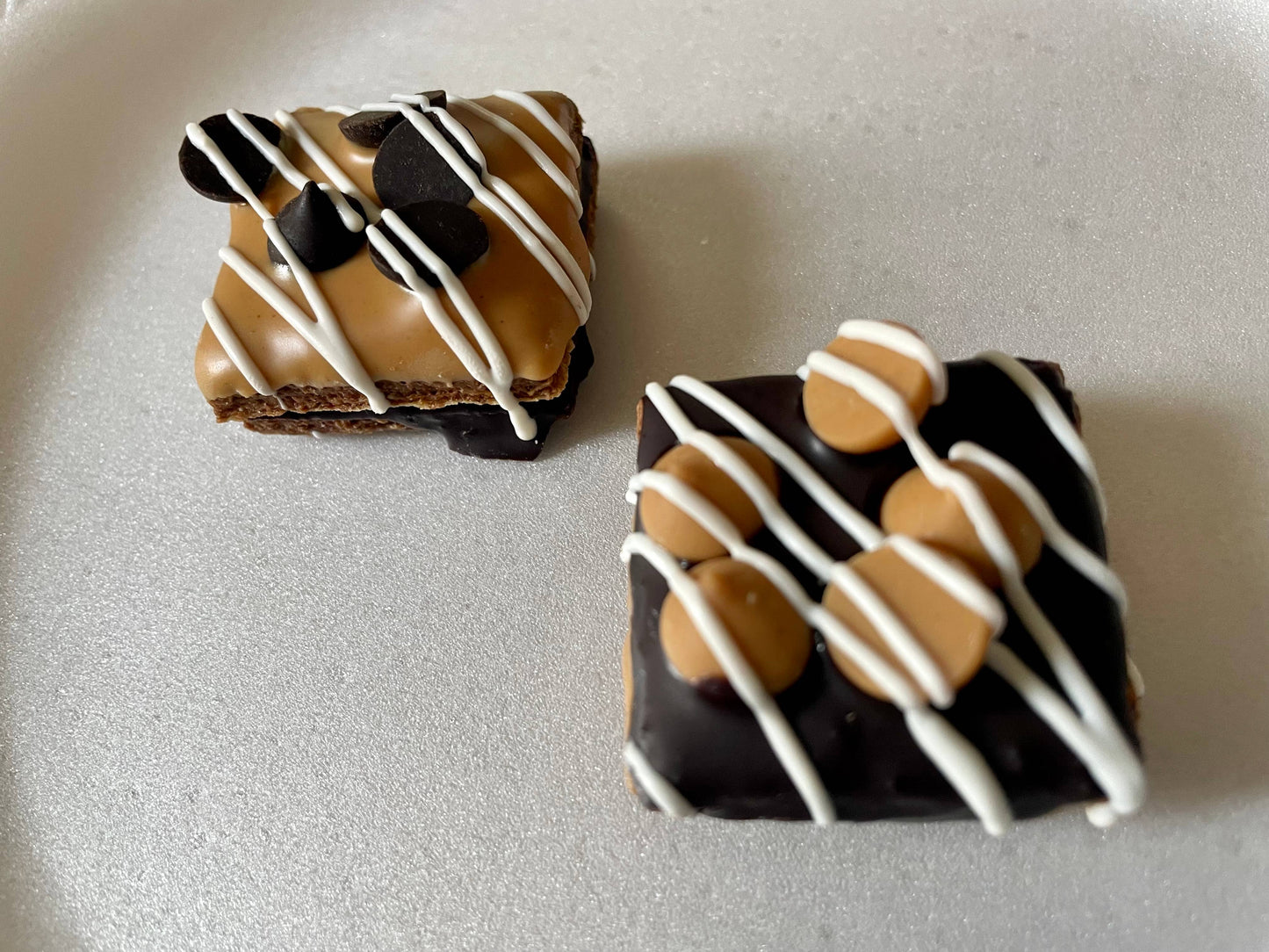 YumYum4DOGS - Peanut butter & Carob chip dog treat truffle- Single - Doot's Pet LLC Collars For A Cause