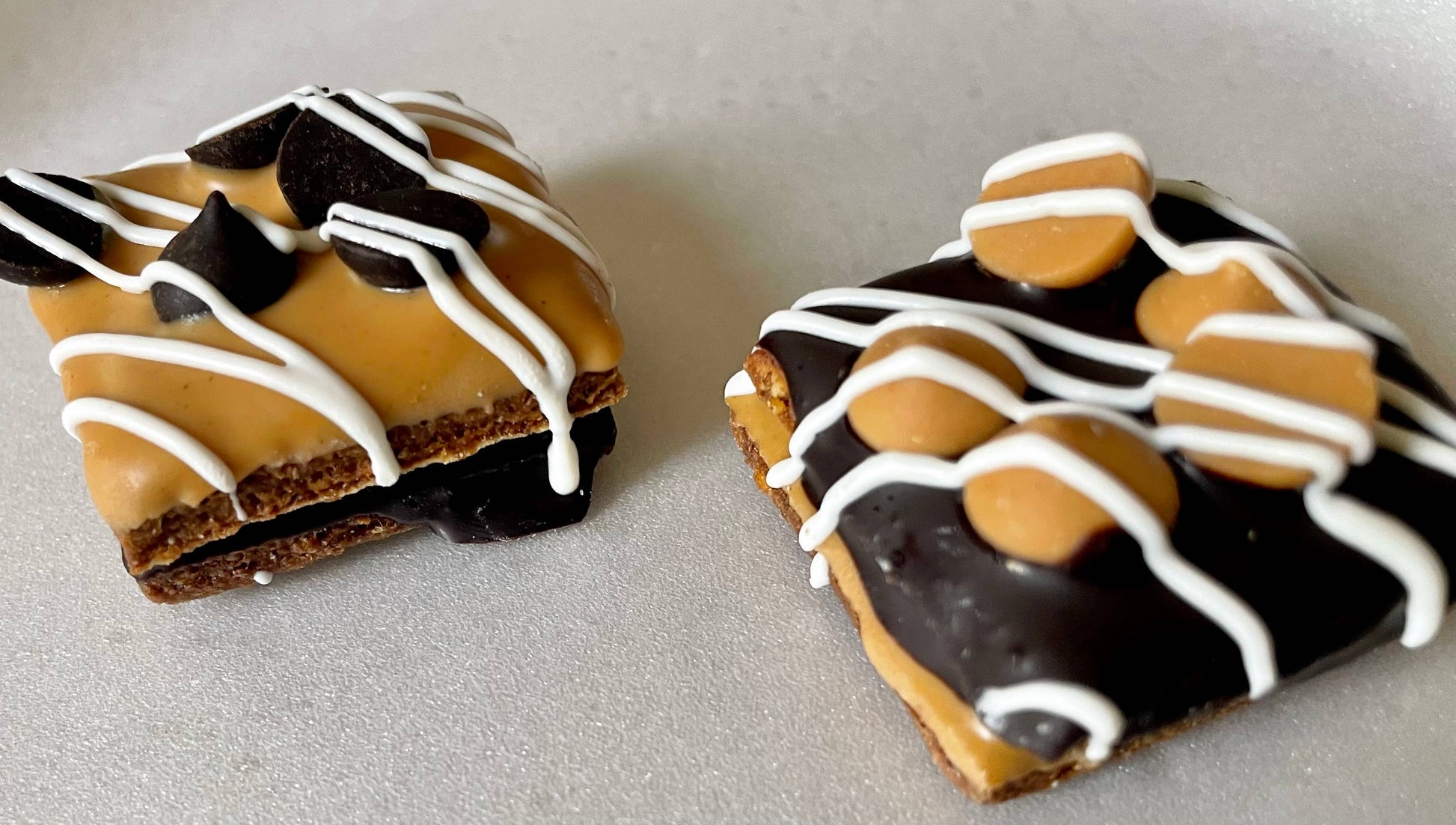 YumYum4DOGS - Peanut butter & Carob chip dog treat truffle- Single - Doot's Pet LLC Collars For A Cause