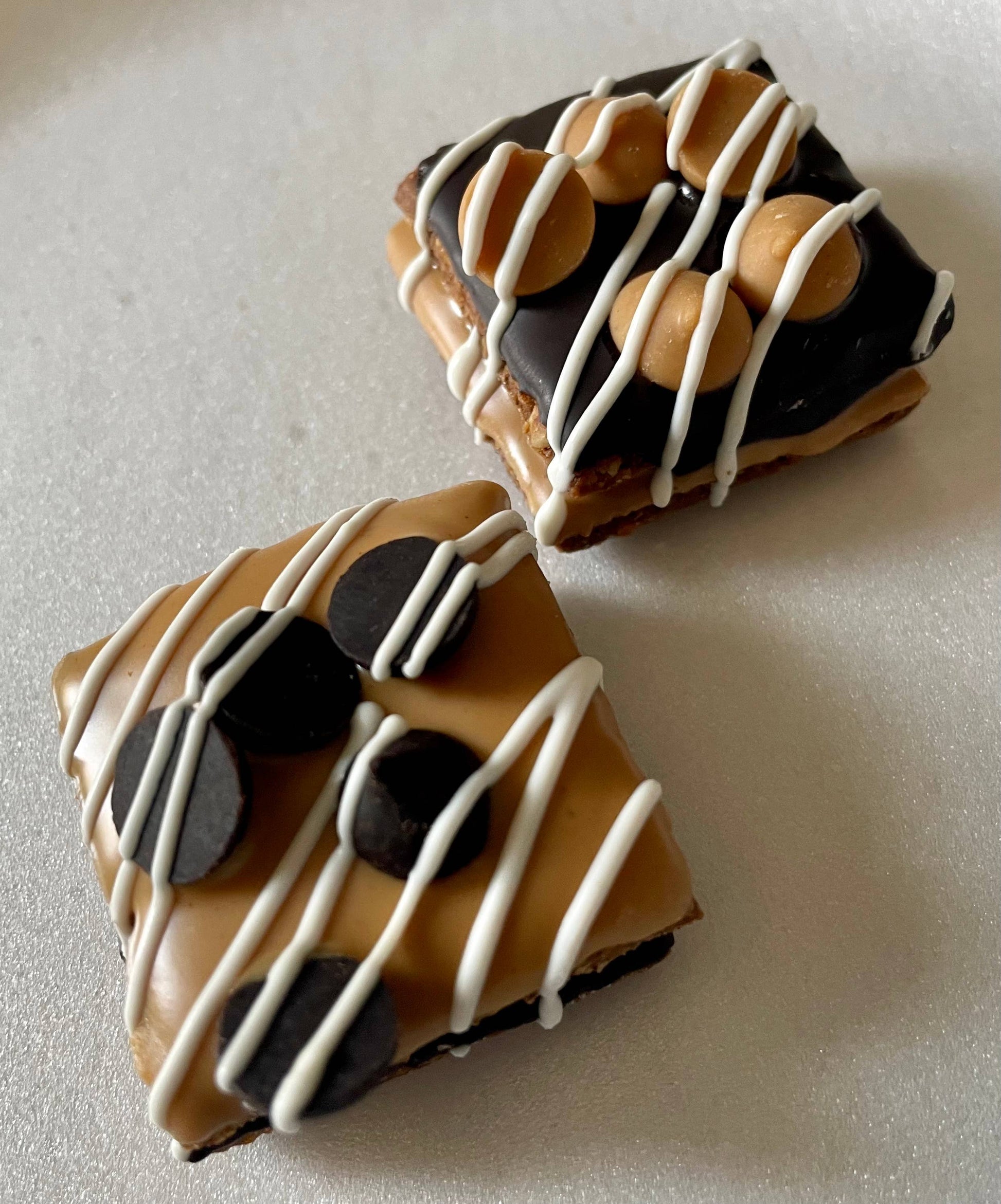 YumYum4DOGS - Peanut butter & Carob chip dog treat truffle- Single - Doot's Pet LLC Collars For A Cause