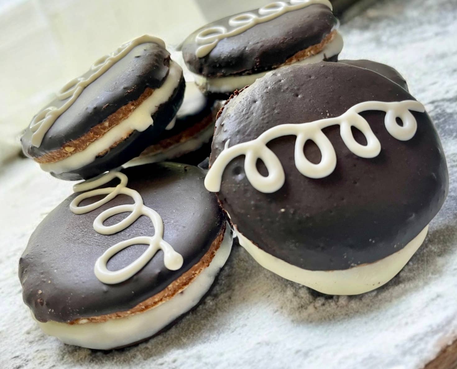 YumYum4DOGS - Woofie Pie Sandwich dog treat- Single - Doot's Pet LLC Collars For A Cause