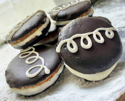 YumYum4DOGS - Woofie Pie Sandwich dog treat- Single - Doot's Pet LLC Collars For A Cause