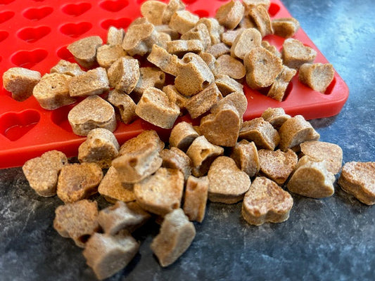 Lucy Loo Cat Treats - Chicken & Catnip (2 oz. Bag)