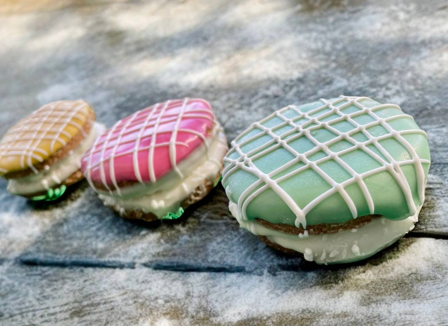 YumYum4DOGS - Macaroon dog treat- Single - Doot's Pet LLC Collars For A Cause