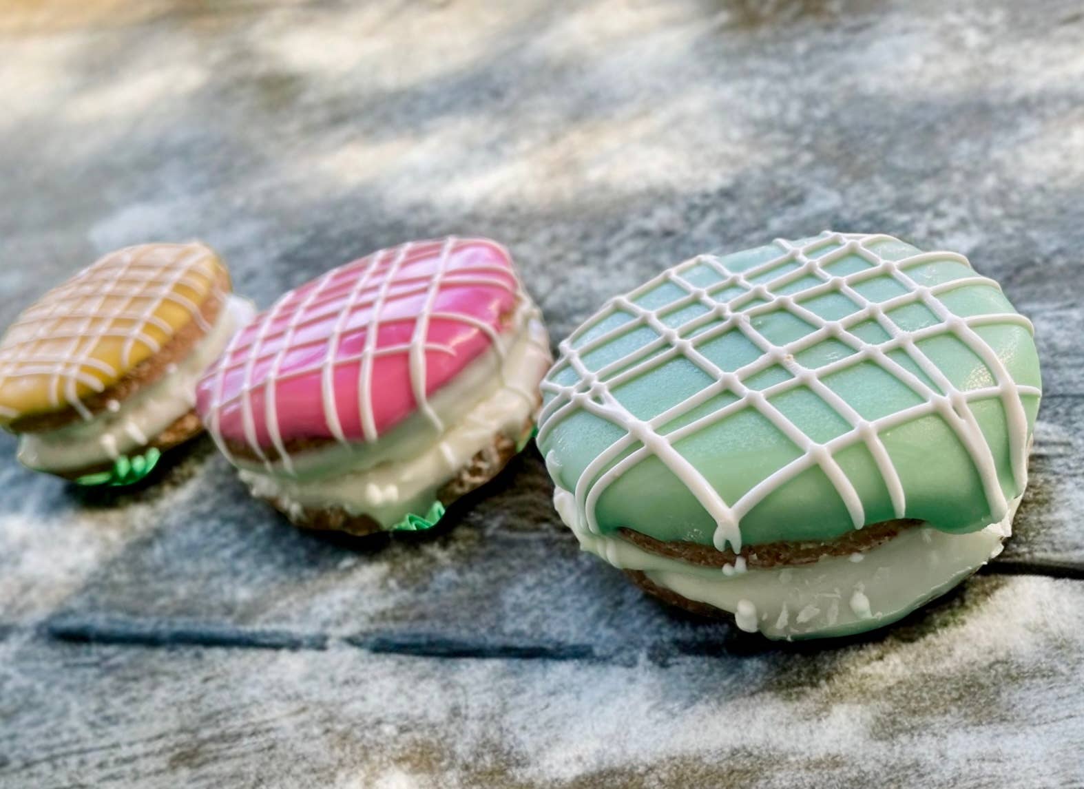 YumYum4DOGS - Macaroon dog treat- Single - Doot's Pet LLC Collars For A Cause